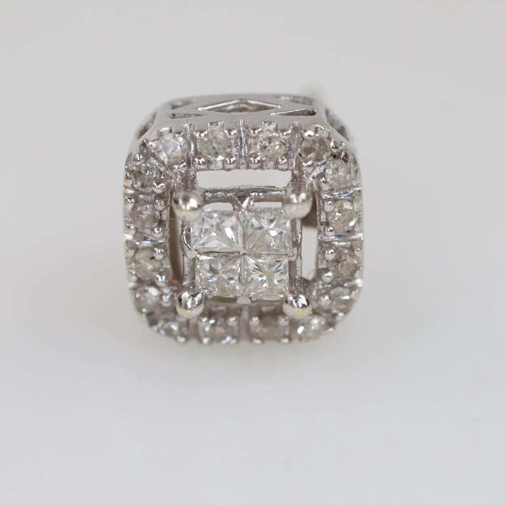 10kt White Gold Diamond Stud Earring