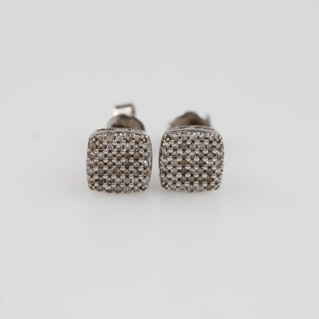 10kt White Gold Diamond Stud Earrings