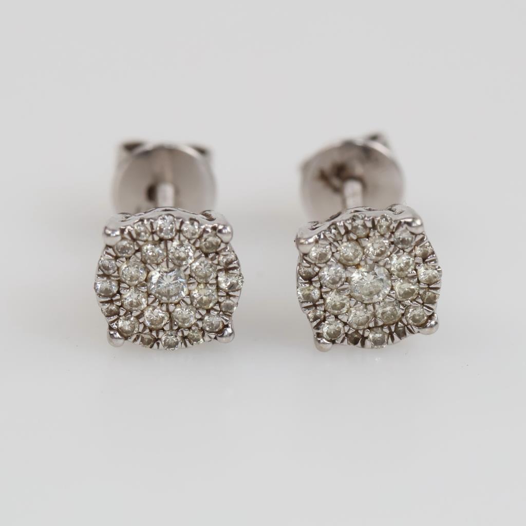 10kt White Gold Diamond Stud Earrings
