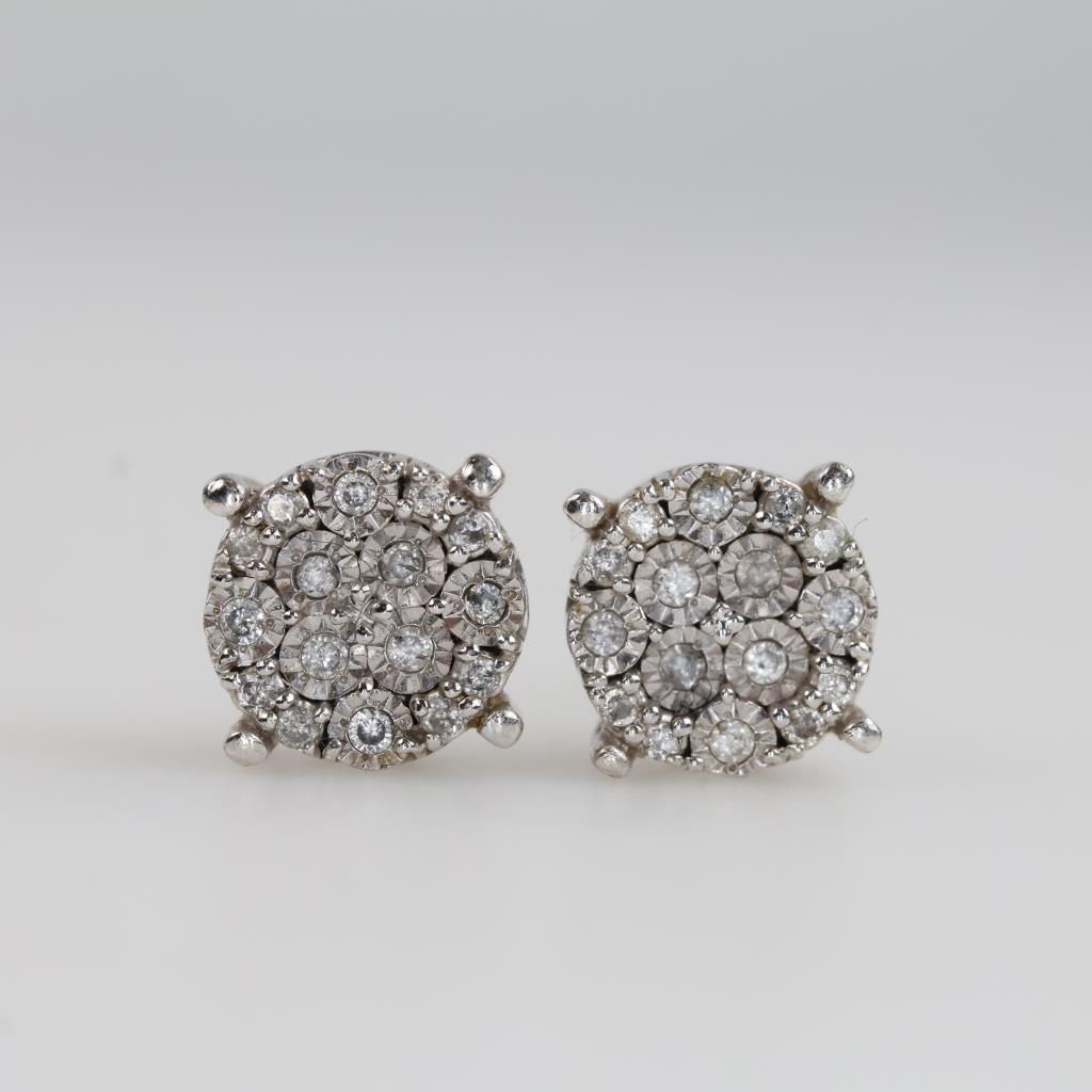 10kt White Gold Diamond Stud Earrings