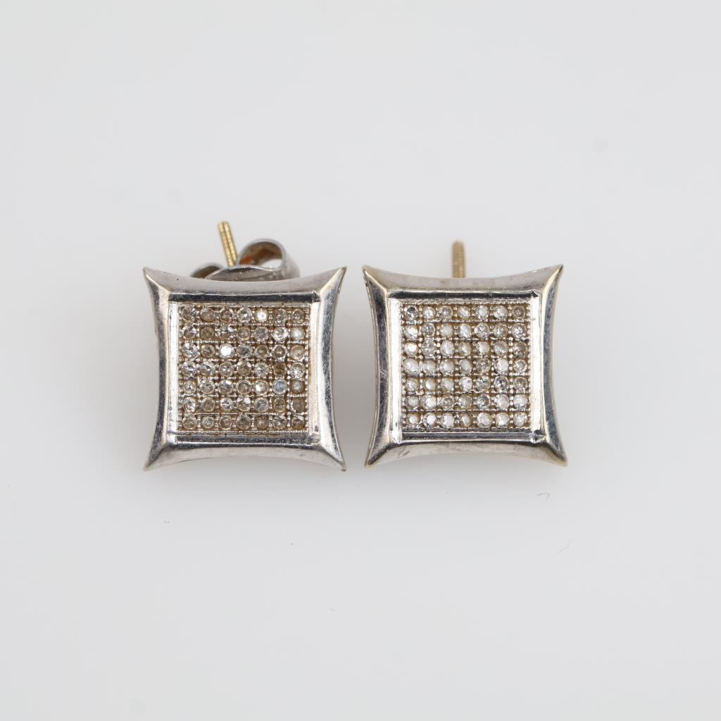 10kt White Gold Diamond Stud Earrings
