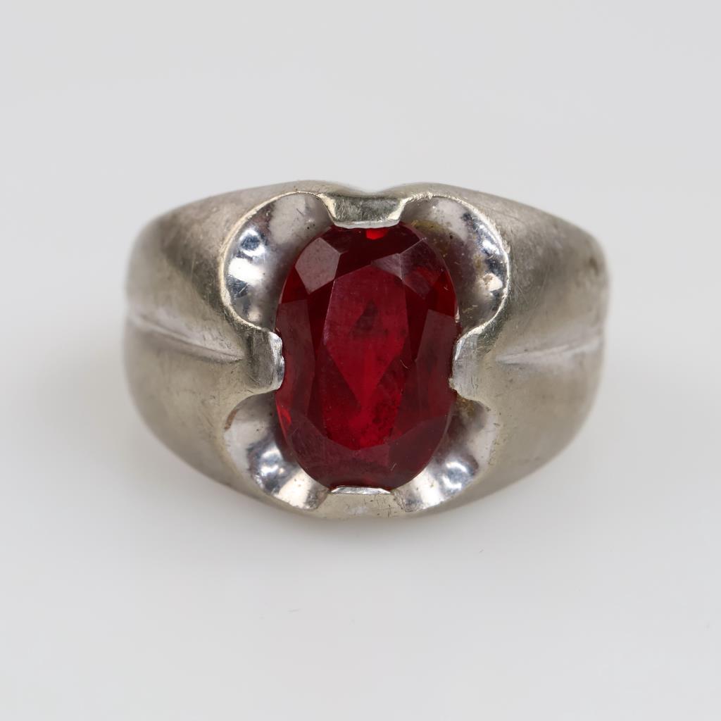 10kt White Gold Red Stone Ring