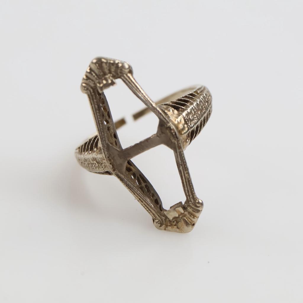 10kt White Gold Ring