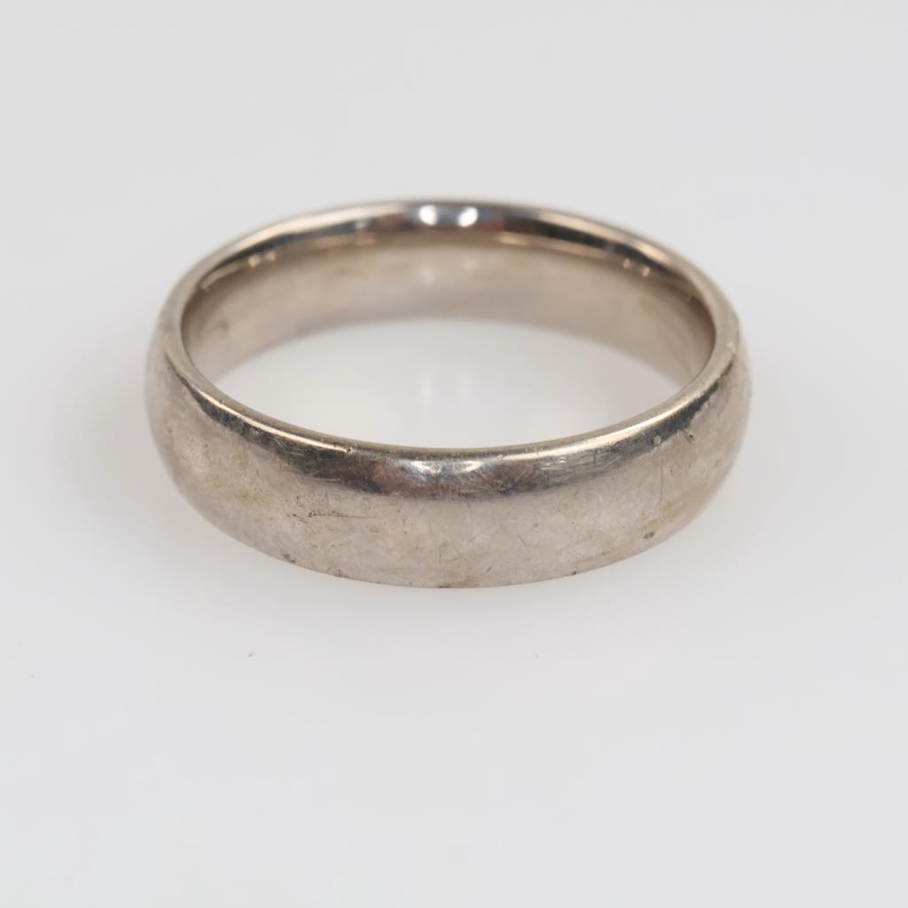 10kt White Gold Ring