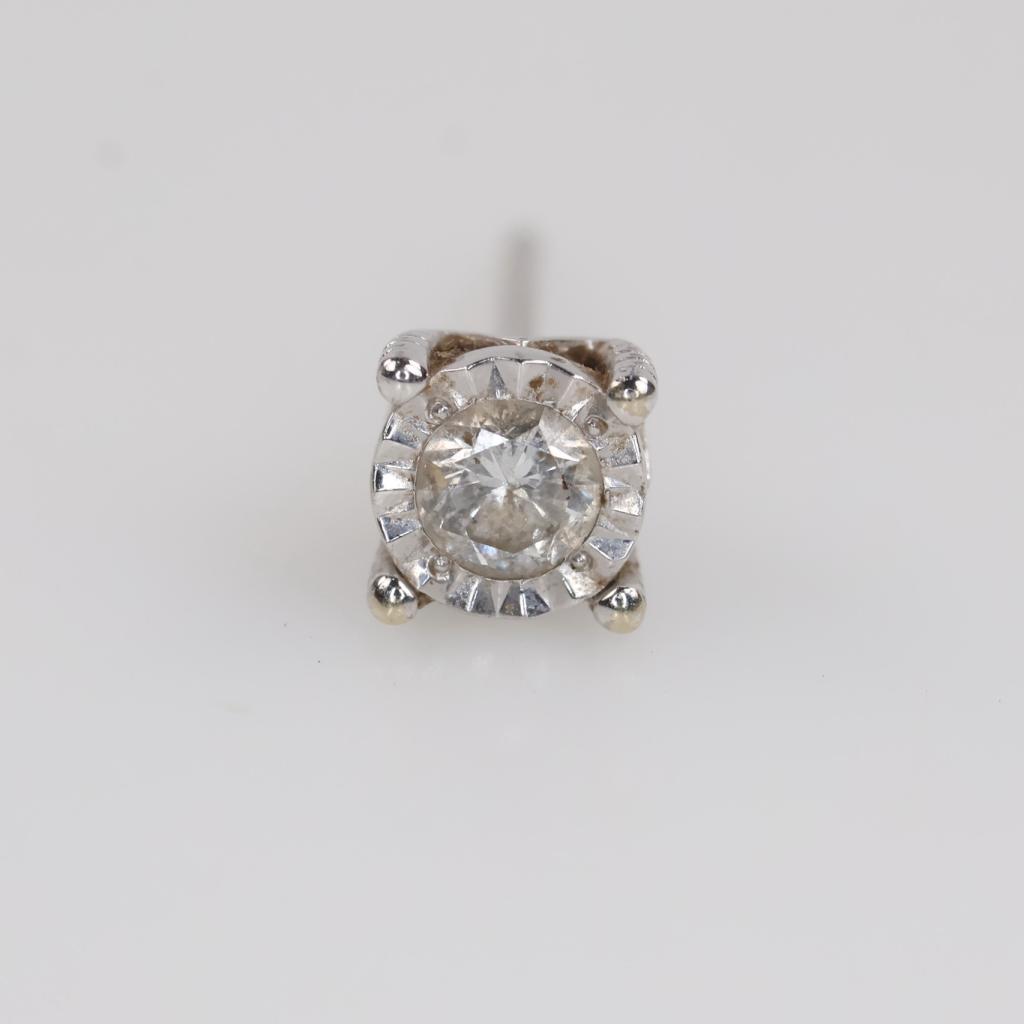 10kt White Gold Single Diamond Earring
