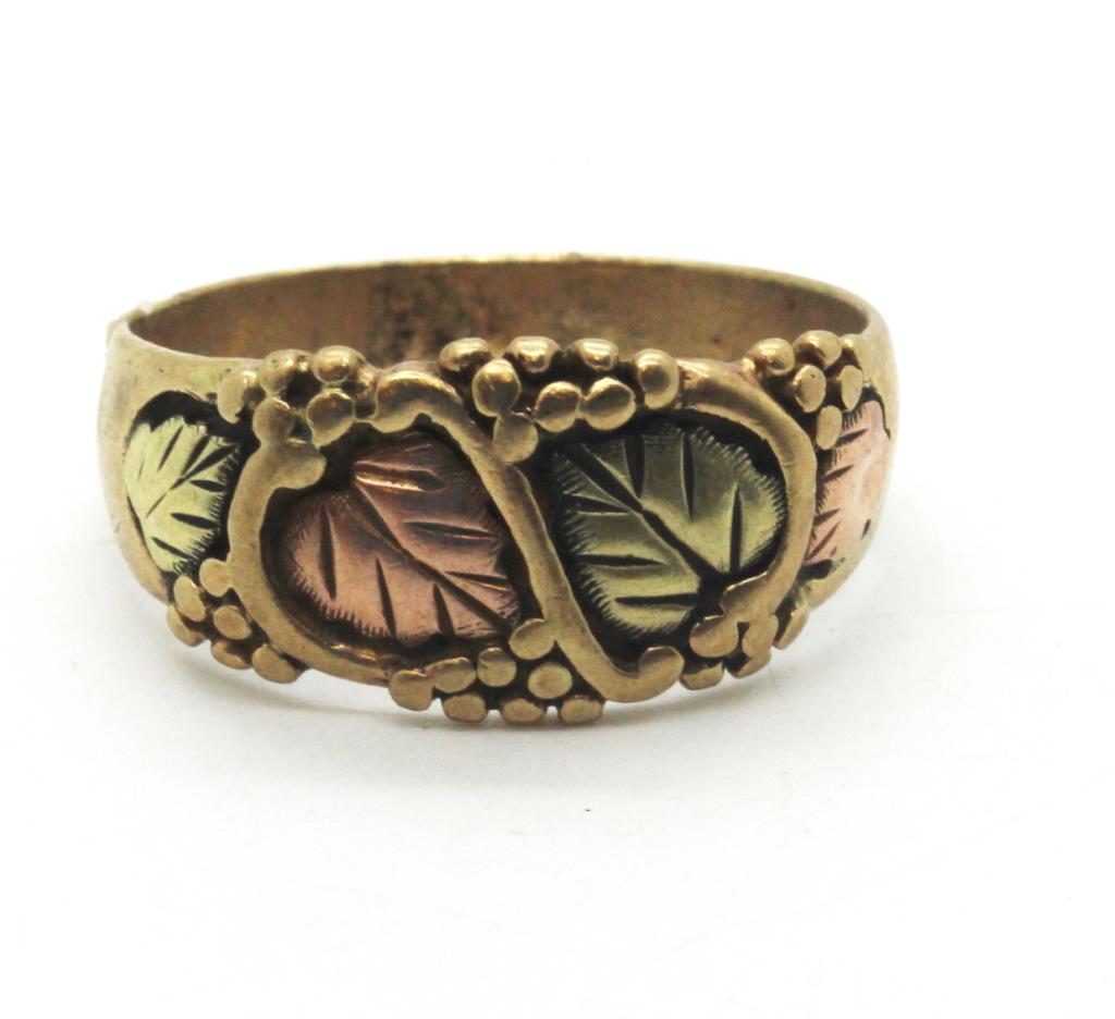 11kt Gold 5.8g Ring With Leaf Design Property Room