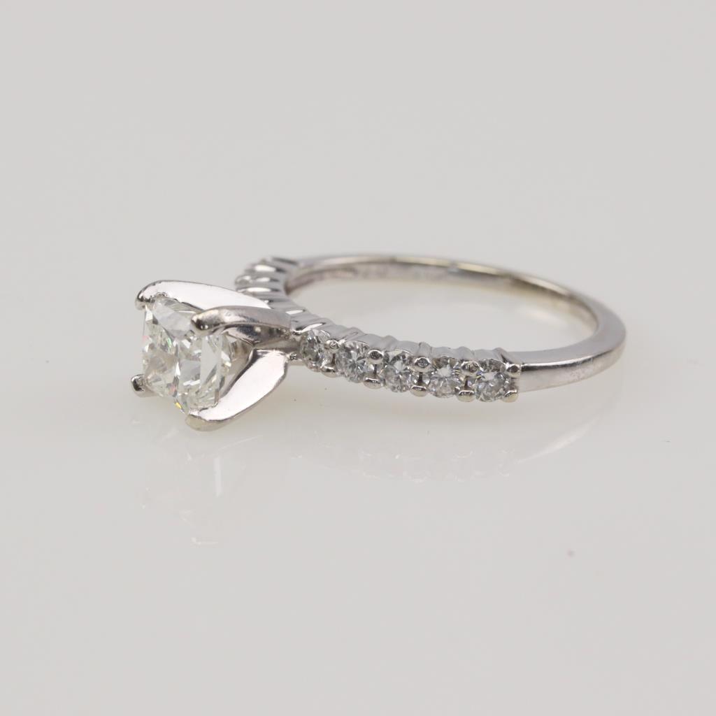 14k White Gold Graduated Single Row Diamond Engagement Ring (1 1/3 cttw)