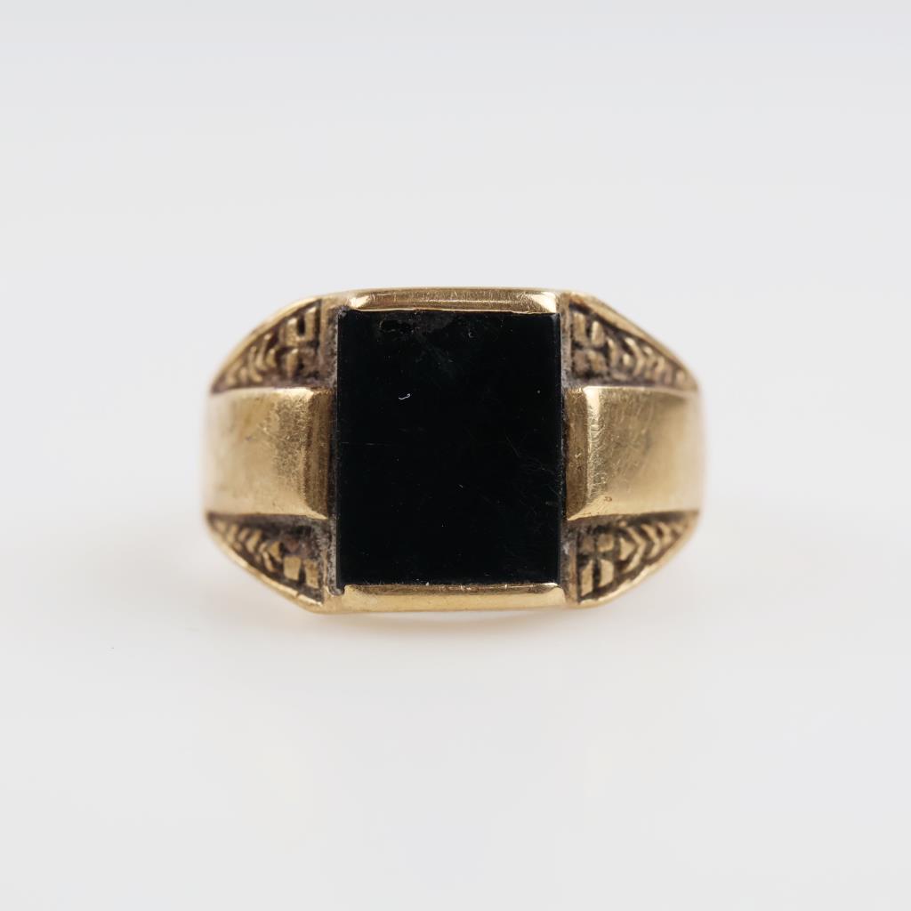 14kt Gold Black Stone Ring