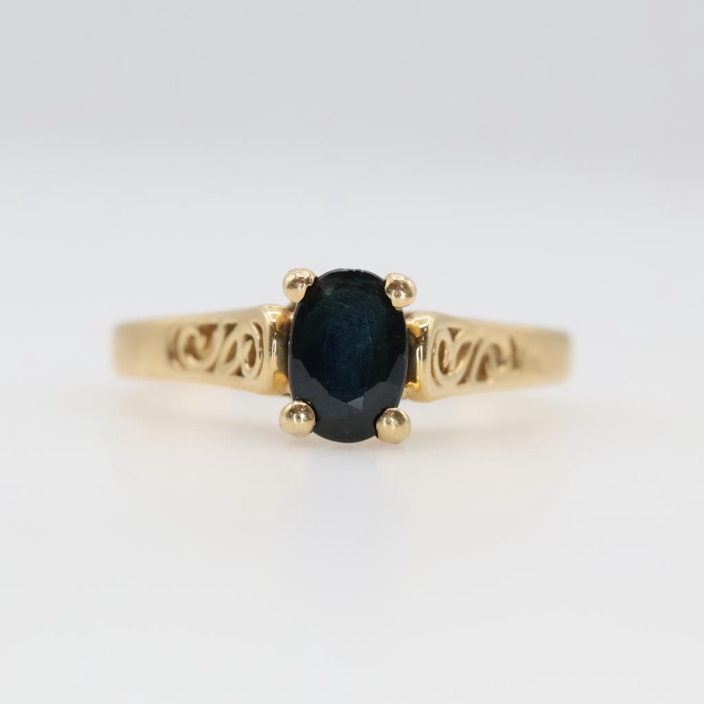 14kt Gold Blue Sapphire Solitaire Ring