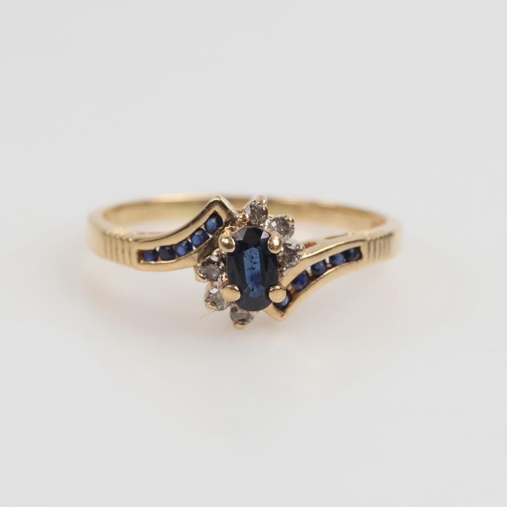 14kt Gold Blue Stone Diamond Ring