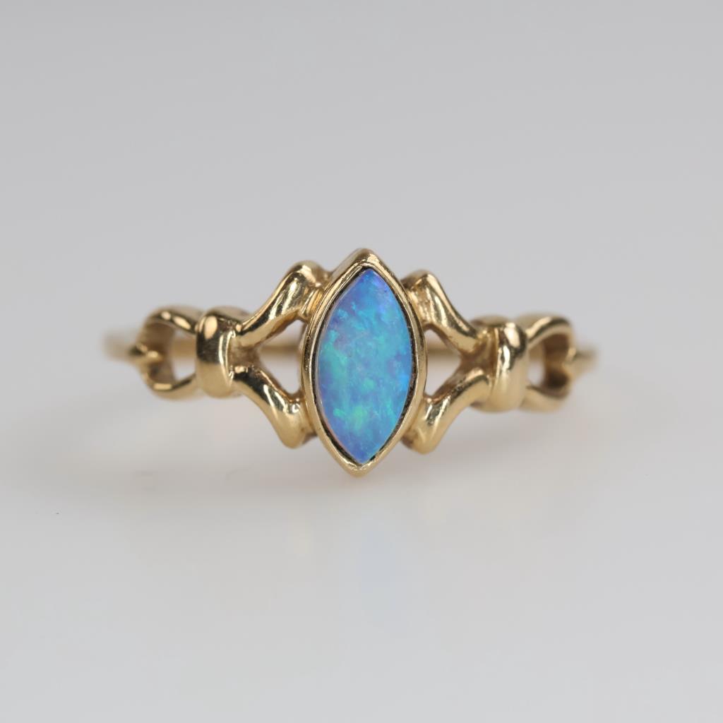 14kt Gold Blue Stone Ring