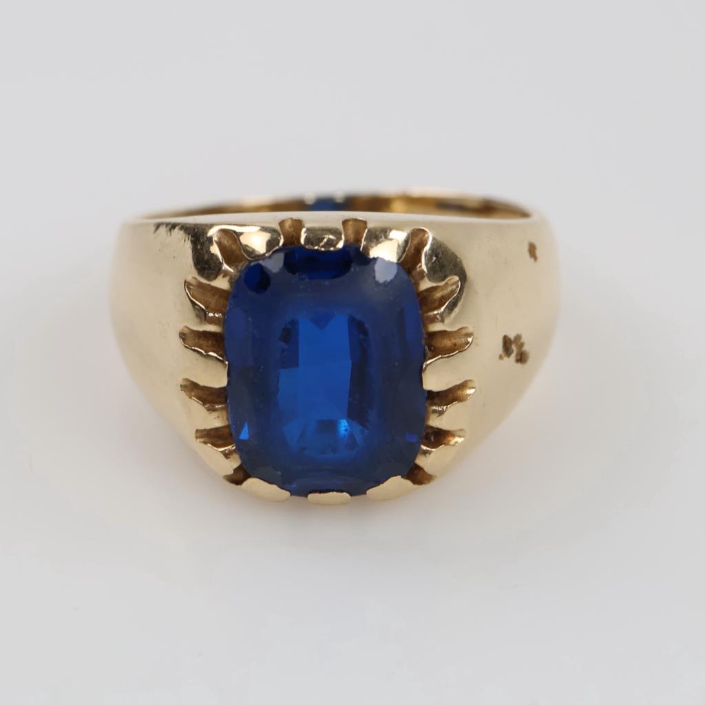 14kt Gold Blue Stone Signet Ring