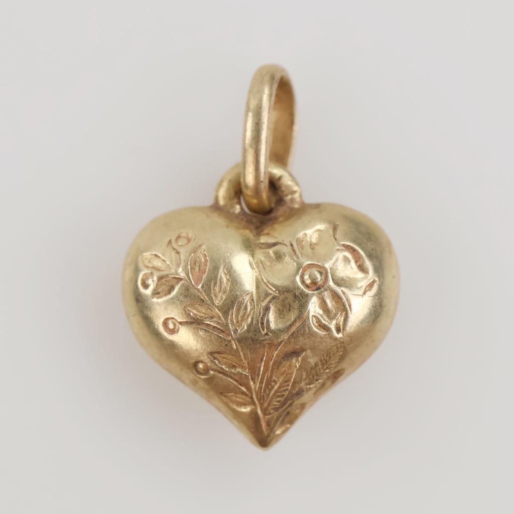 14kt Gold Carved Hollow Heart Pendant