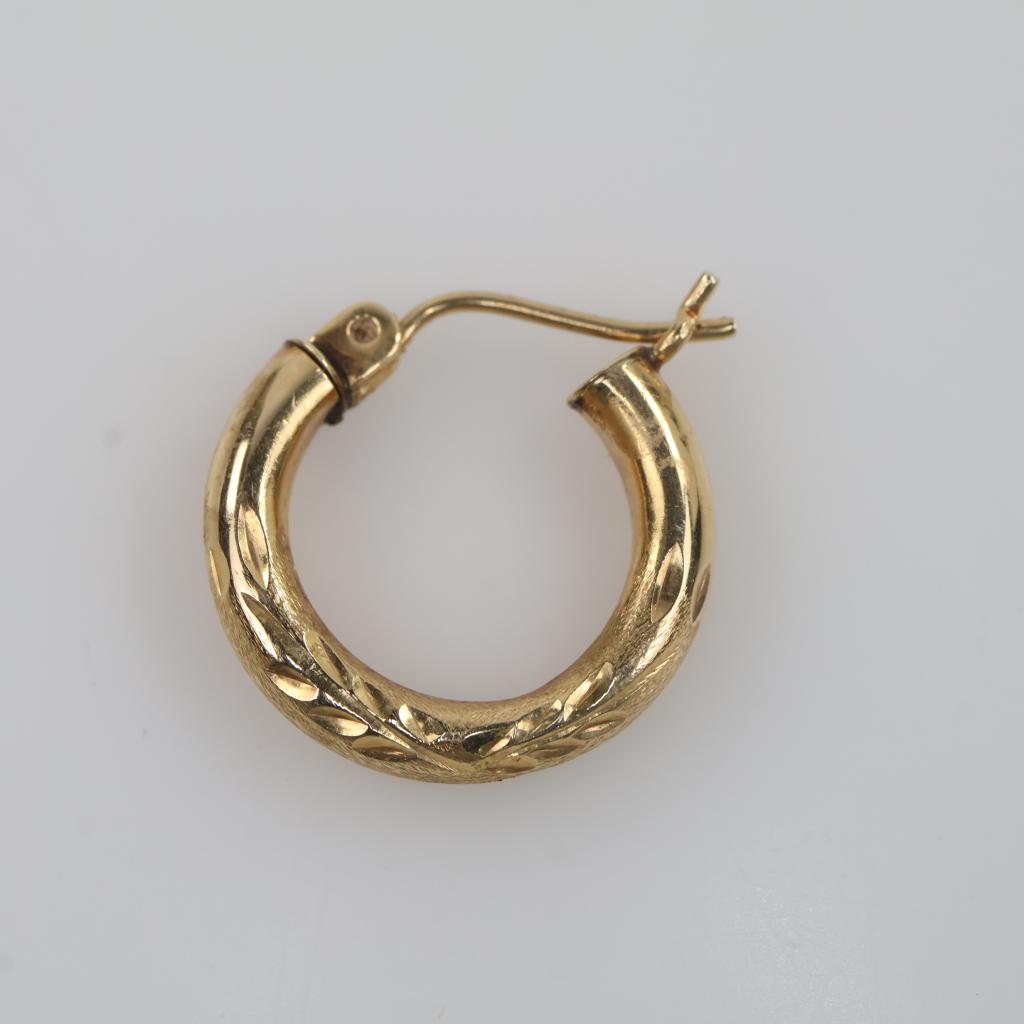 14kt Gold Carved Hollow Hoop Earring
