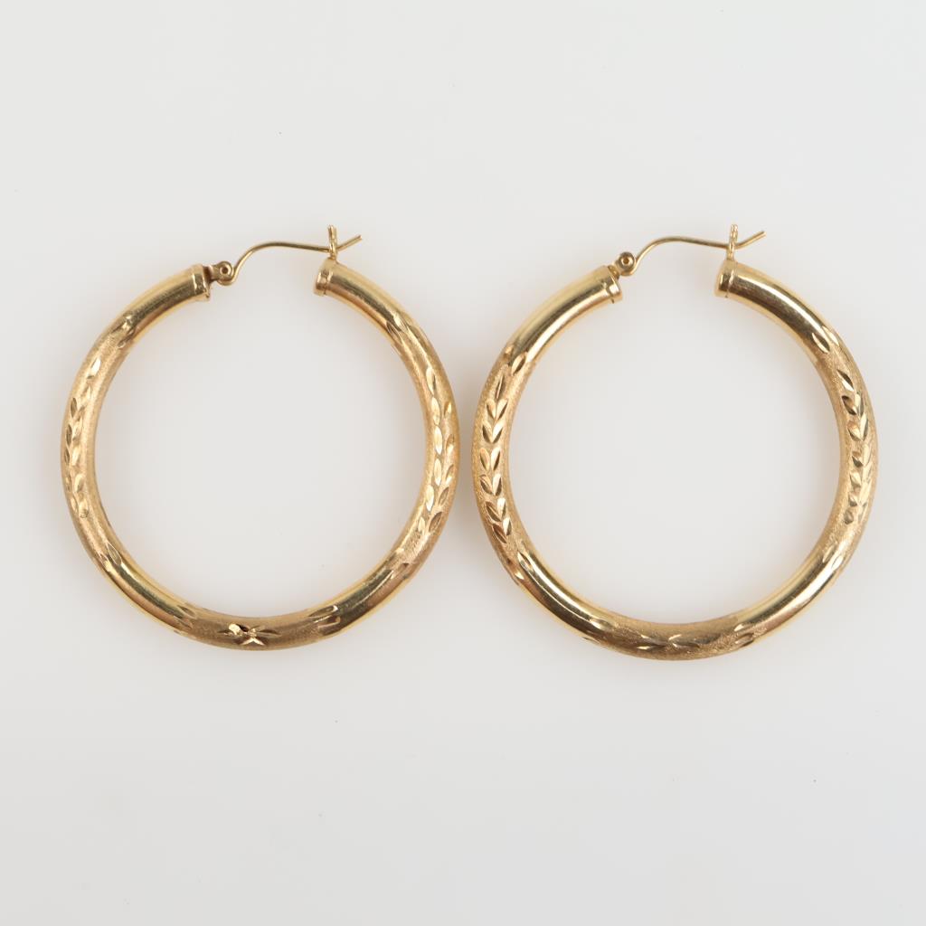 14kt Gold Carved Hollow Hoop Earrings