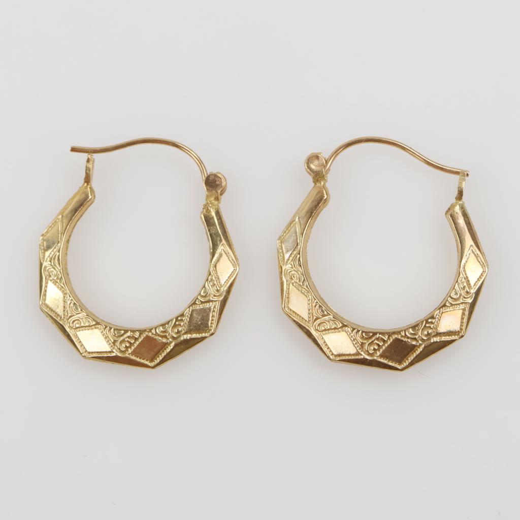 14kt Gold Carved Hollow Hoop Earrings