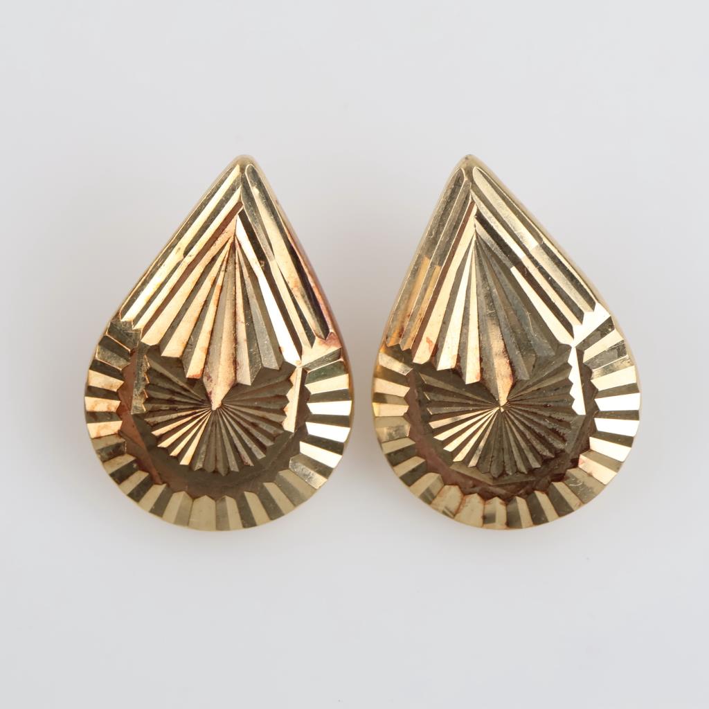 14kt Gold Carved Teardrop Stud Earrings