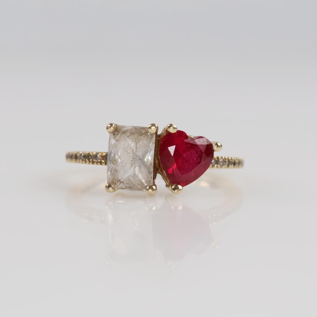 14kt Gold Clear And Red Stone Ring