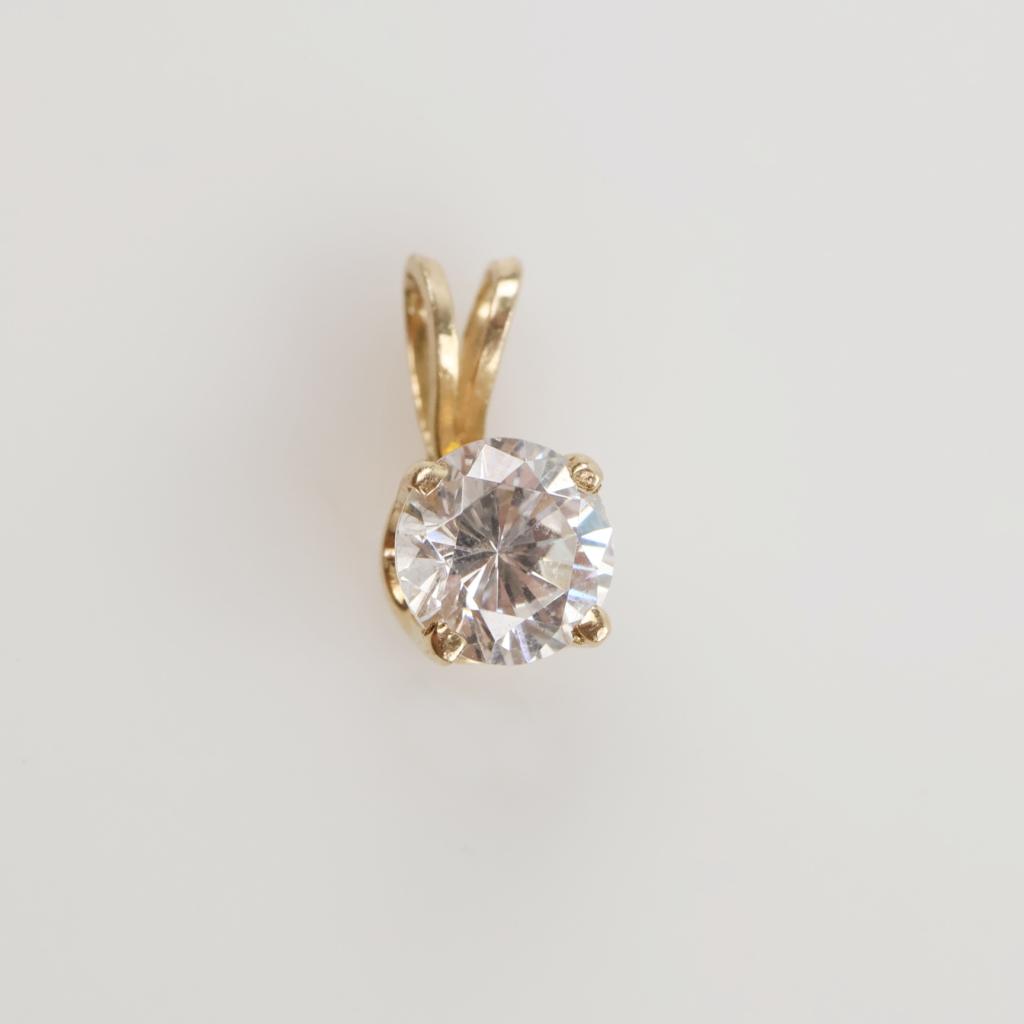 14kt Gold Clear Stone Pendant