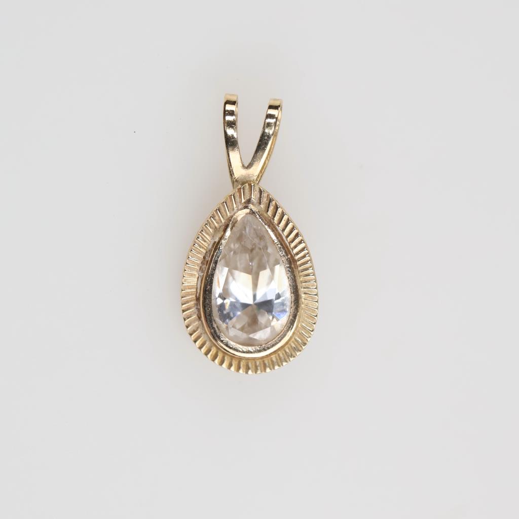 14kt Gold Clear Stone Pendant
