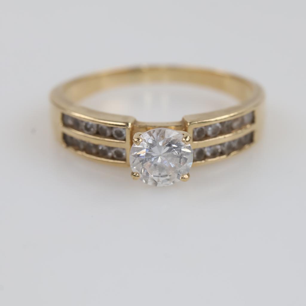 14kt Gold Clear Stone Ring