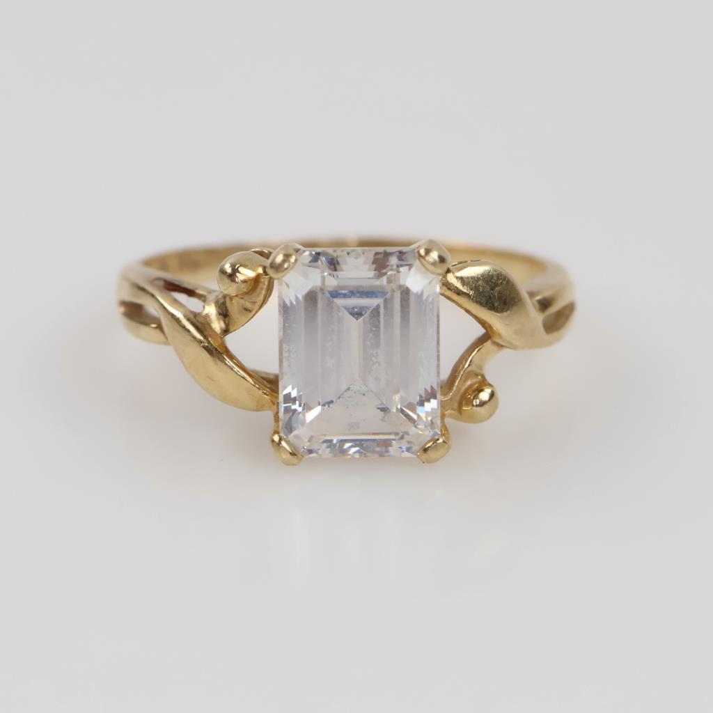 14kt Gold Clear Stone Ring