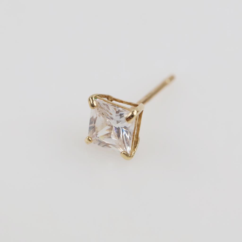 14kt Gold Clear Stone Square Stud Earring