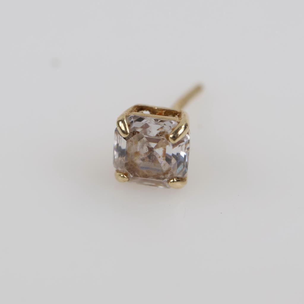 14kt Gold Clear Stone Stud Earring