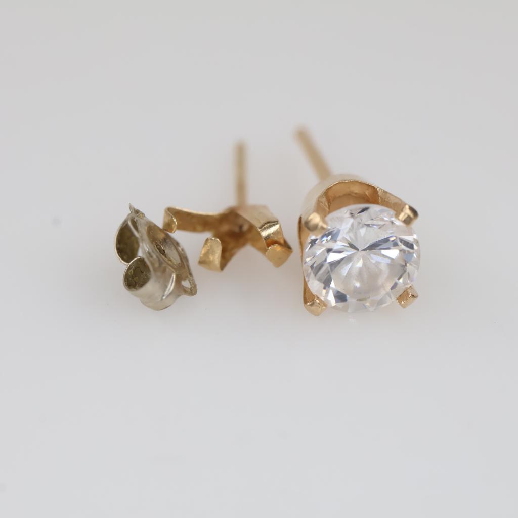 14kt Gold Clear Stone Stud Earrings