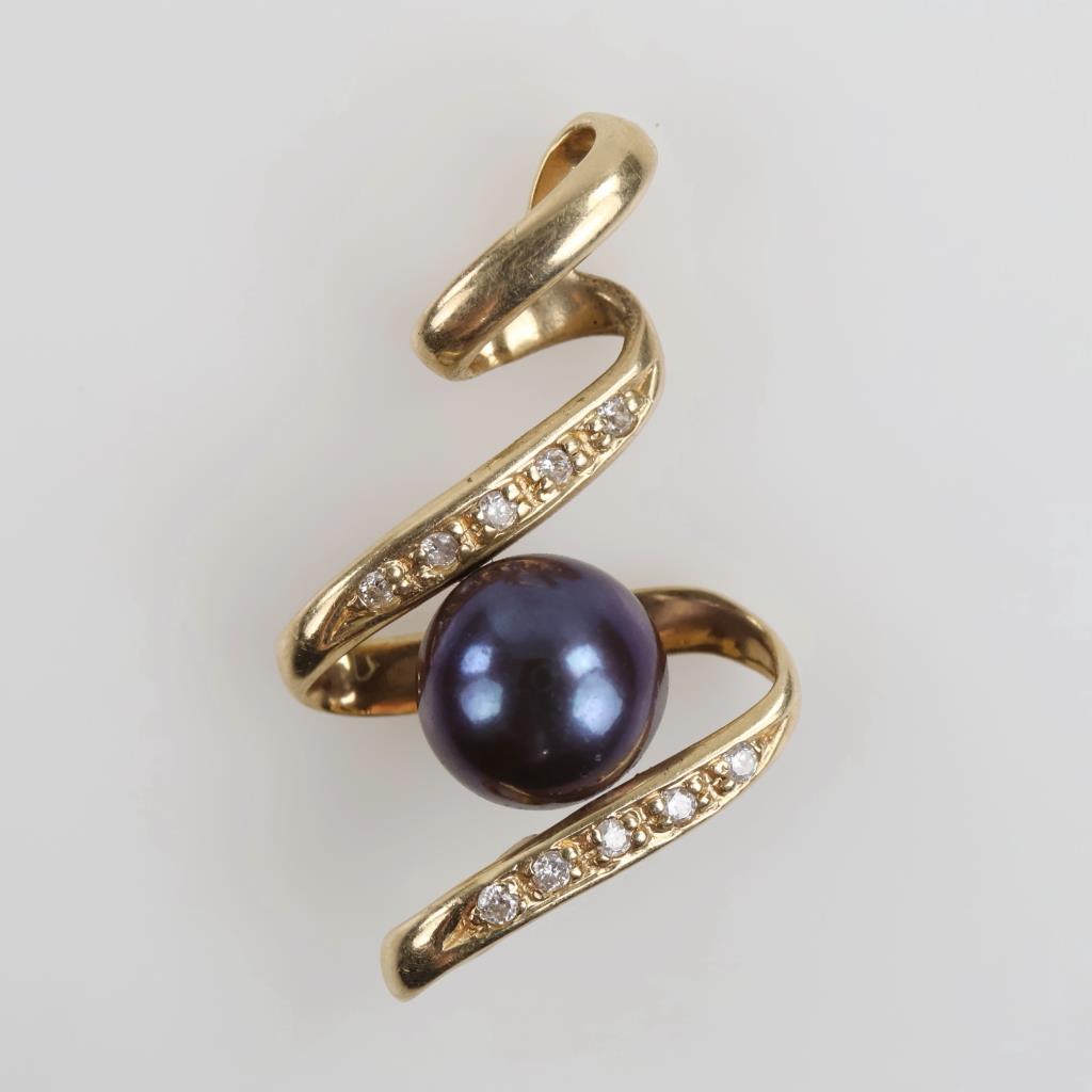 14kt Gold Diamond Accent Black Pearl Pendant