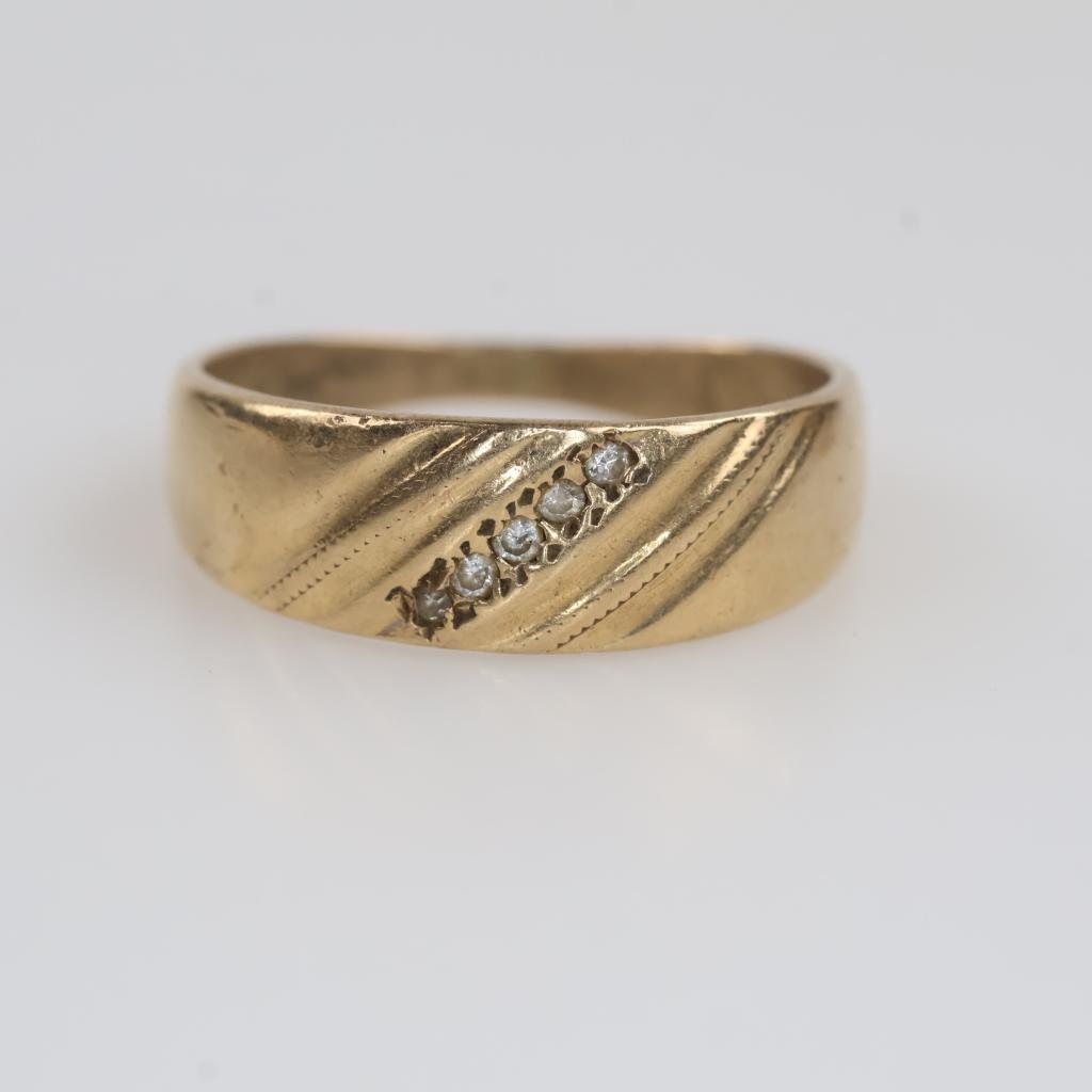 14kt Gold Diamond Accent Ring