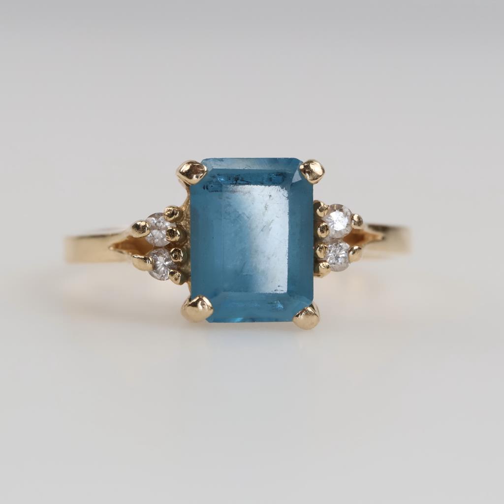 14kt Gold Diamond And Blue Topaz Ring