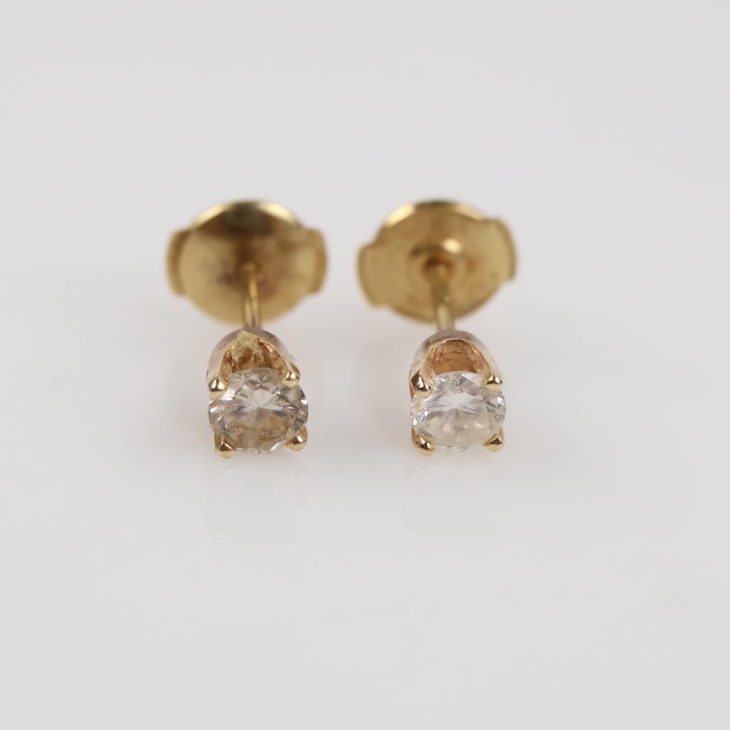 14kt Gold Diamond Earring