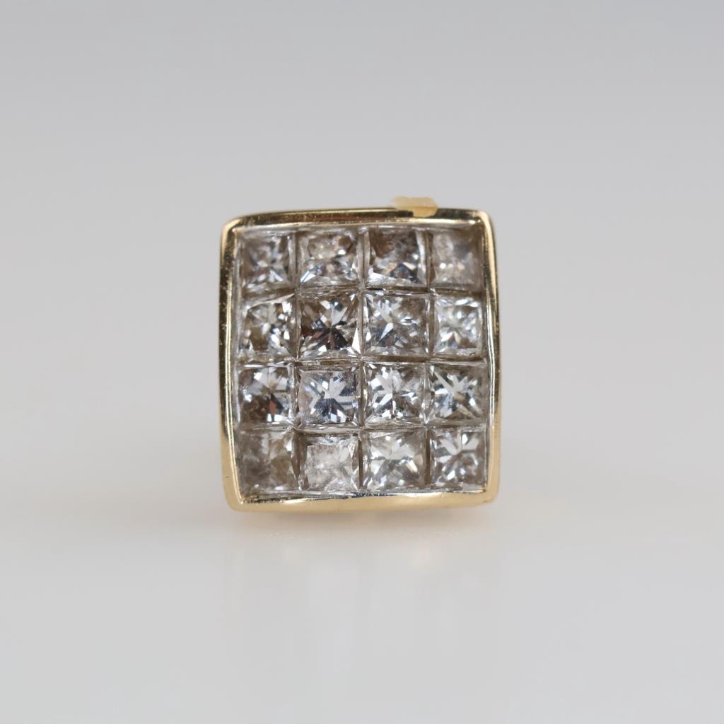 14kt Gold Diamond Earring