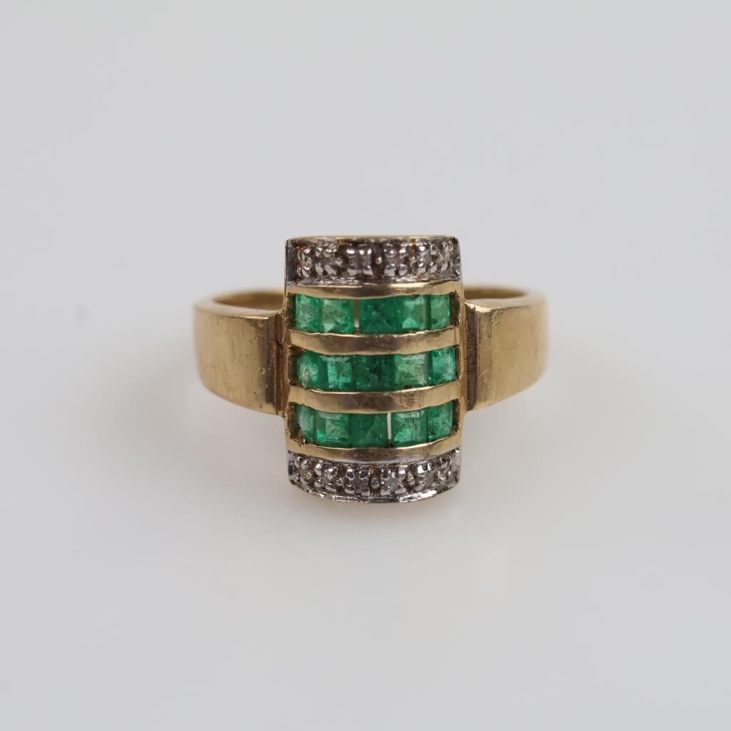 14kt Gold Emerald And Diamond Accent Ring