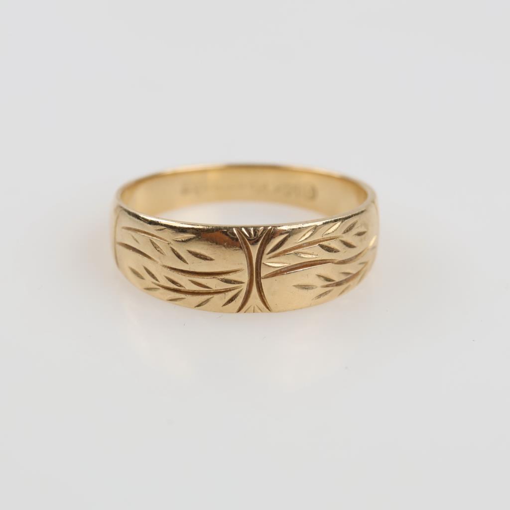 14kt Gold Engraved Design Band