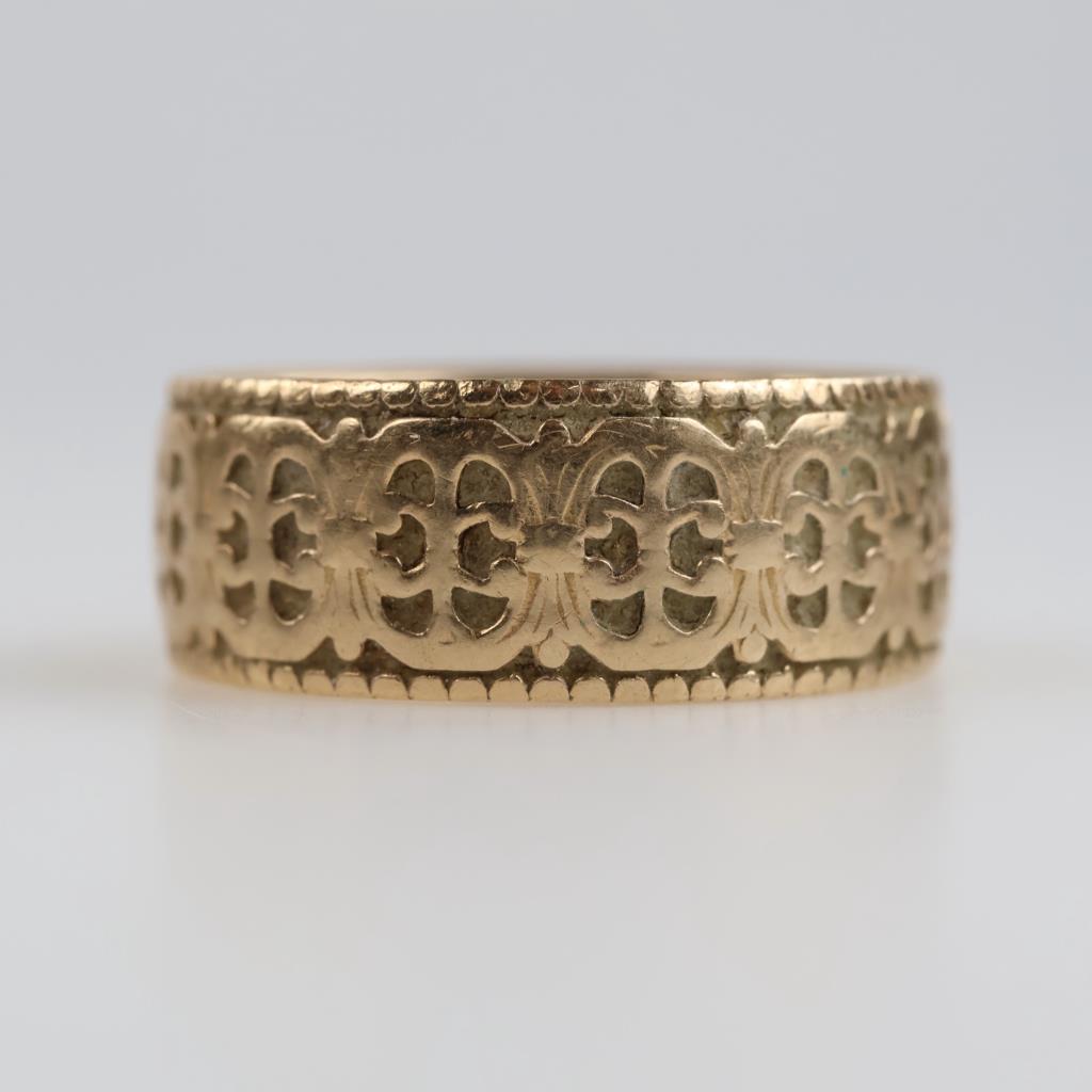 14kt Gold Engraved Design Miligrain Band