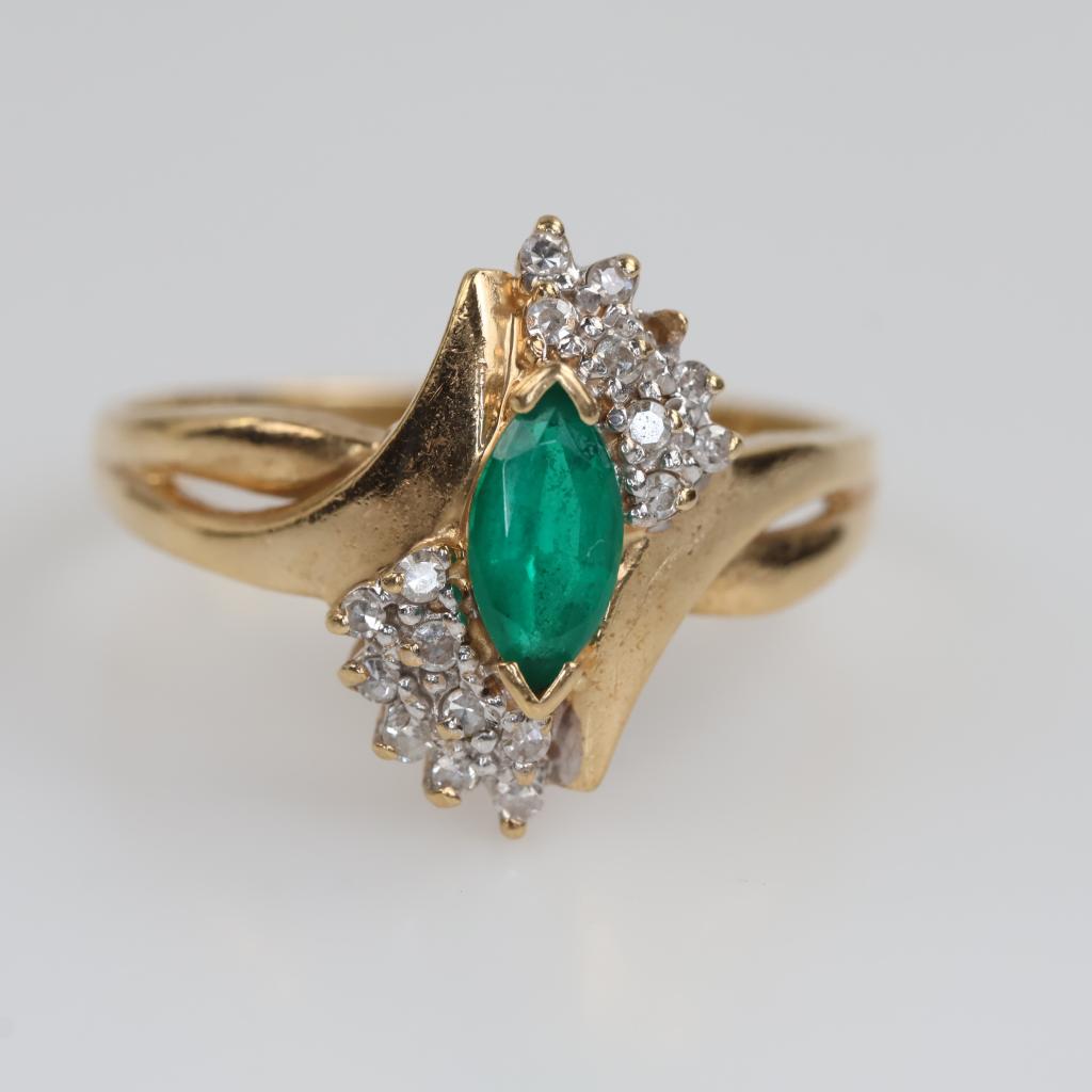14kt Gold Green And Clear Stone Ring