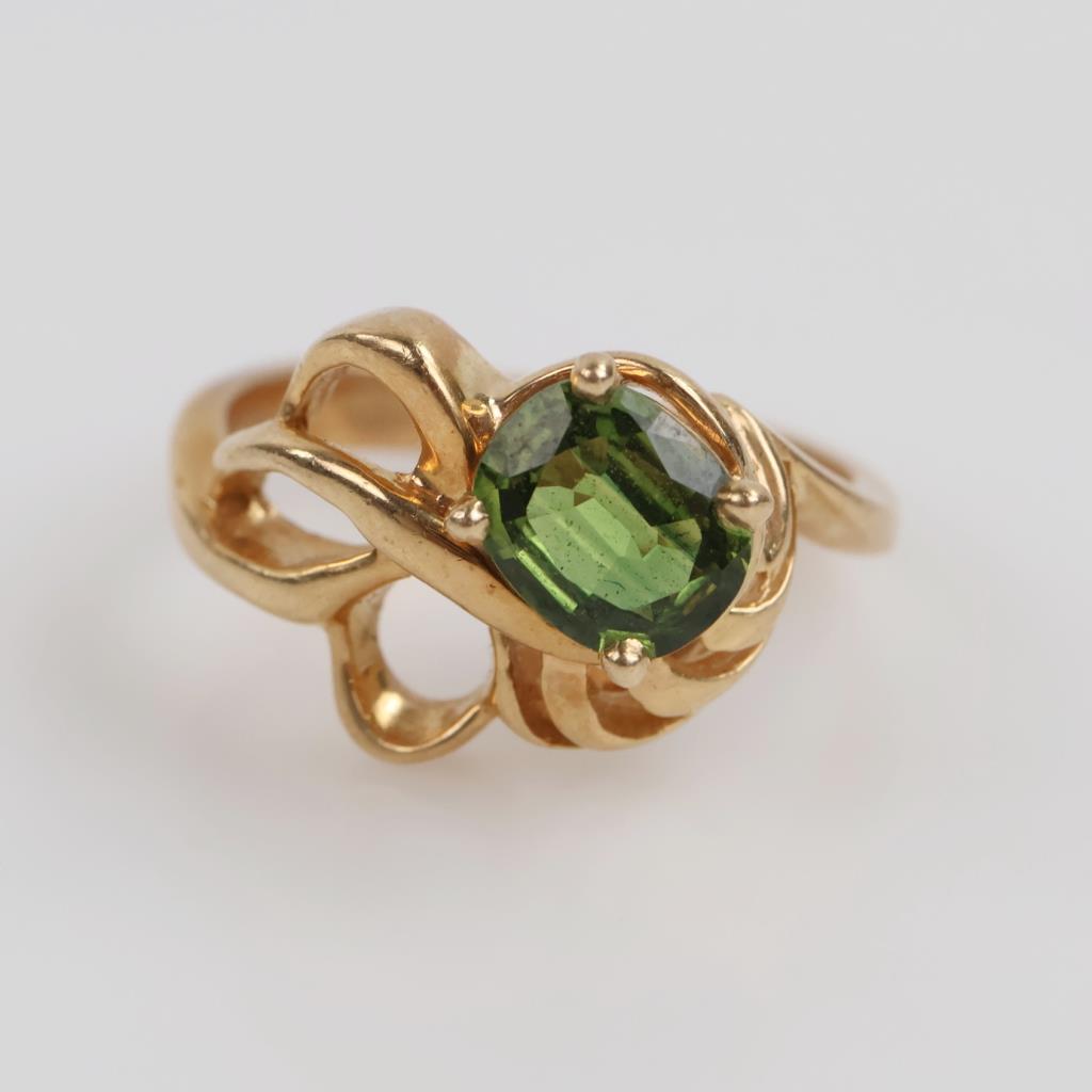 14kt Gold Green Peridot Ring