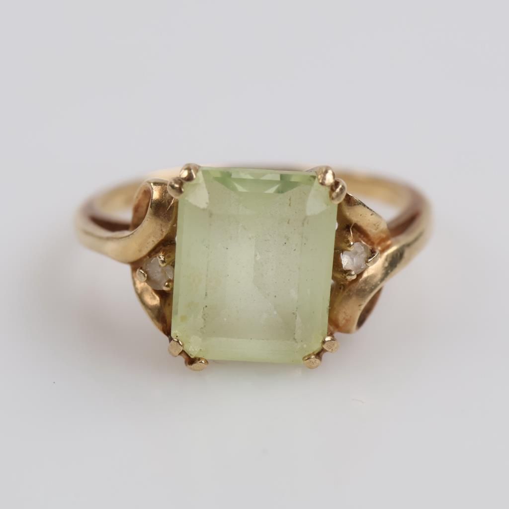 14kt Gold Green Stone Clear Stone Accent Ring