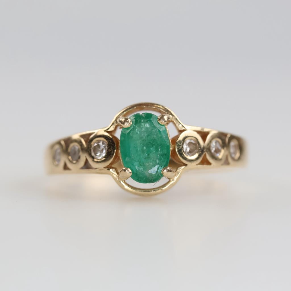 14kt Gold Green Stone Diamond Accent Ring