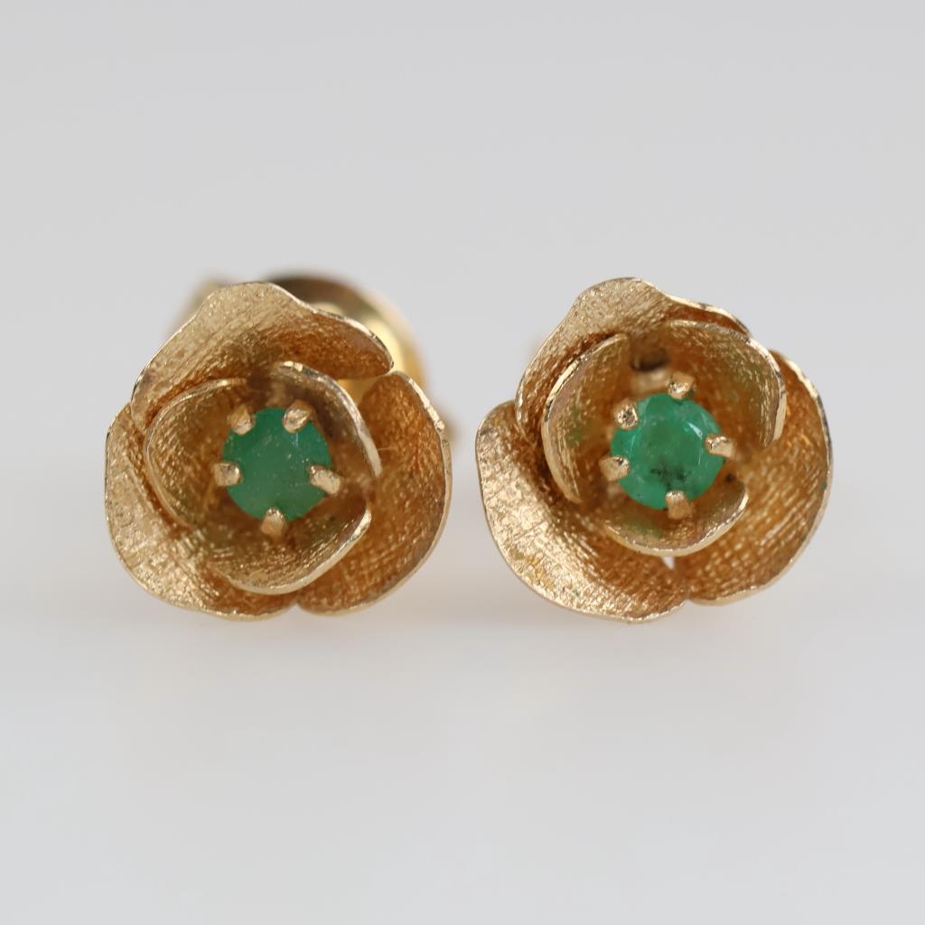 14kt Gold Green Stone Flower Earrings