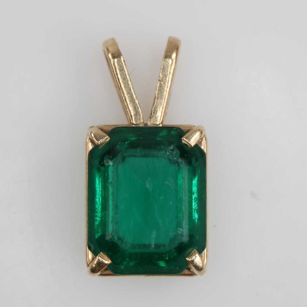 14kt Gold Green Stone Pendant