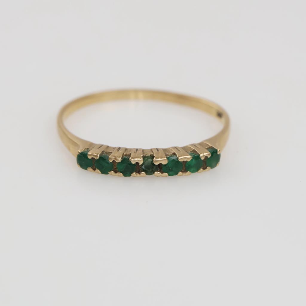 14kt Gold Green Stone Ring