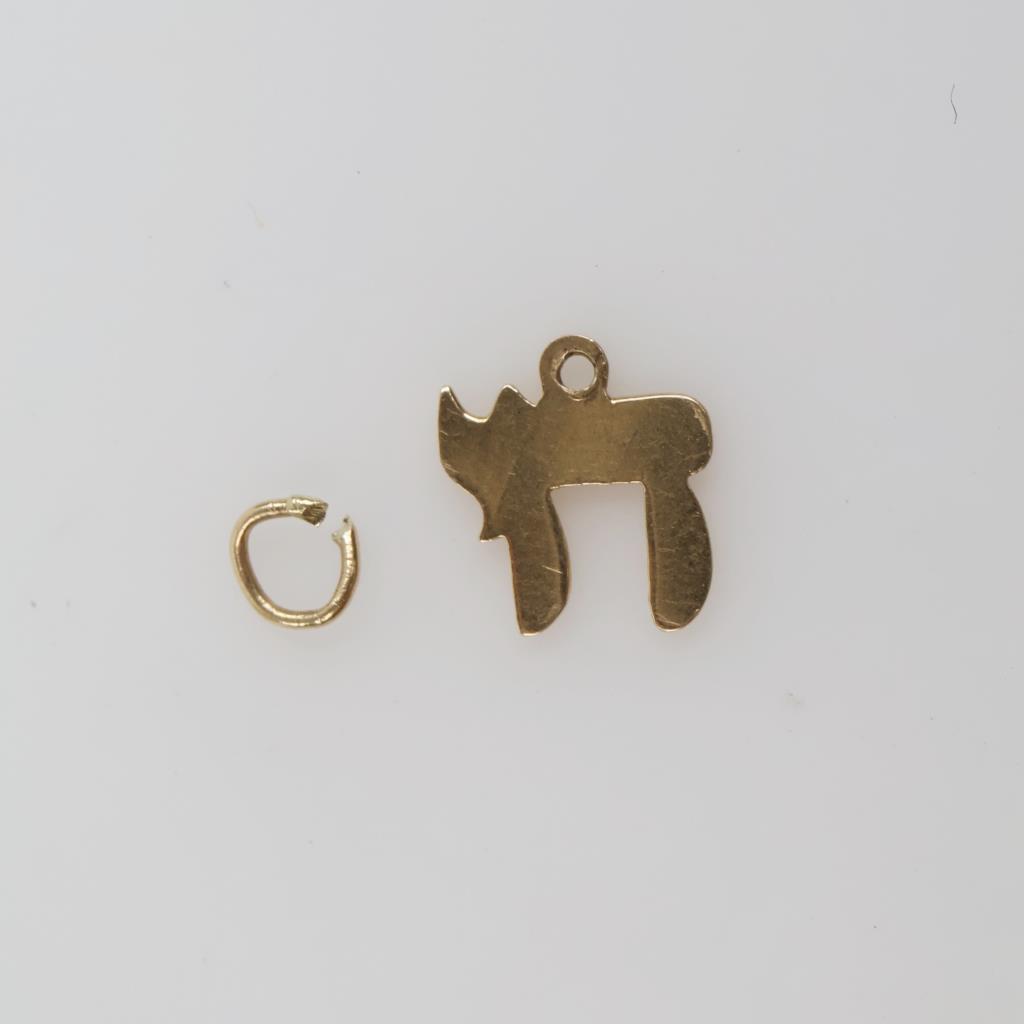 14kt Gold Hebrew Chai Pendant