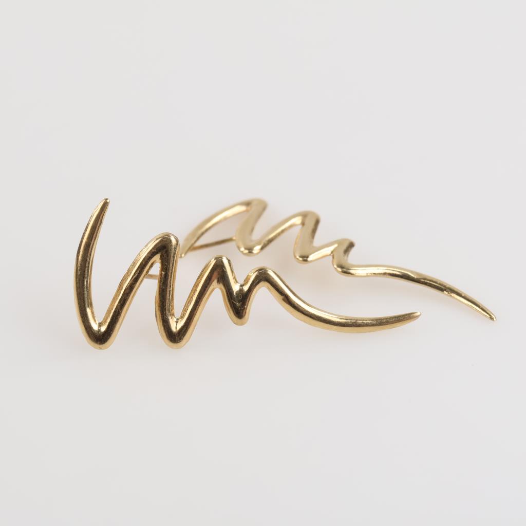 14kt Gold Hollow Earrings