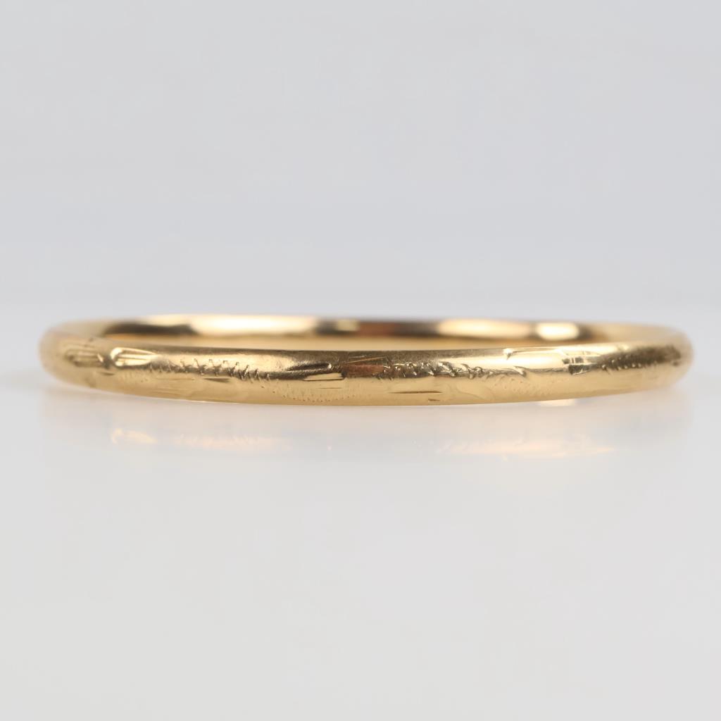 14kt Gold Hollow Embellished Bangle Bracelet