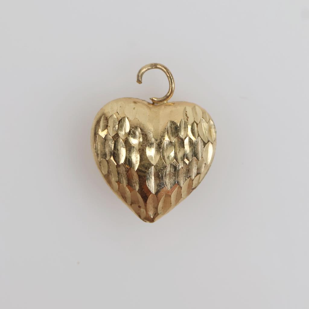 14kt Gold Hollow Heart Pendant