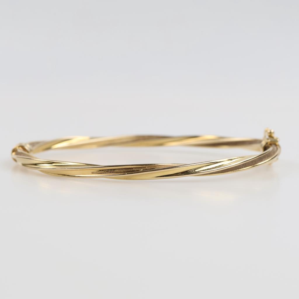 14kt Gold Hollow Hinged Bangle