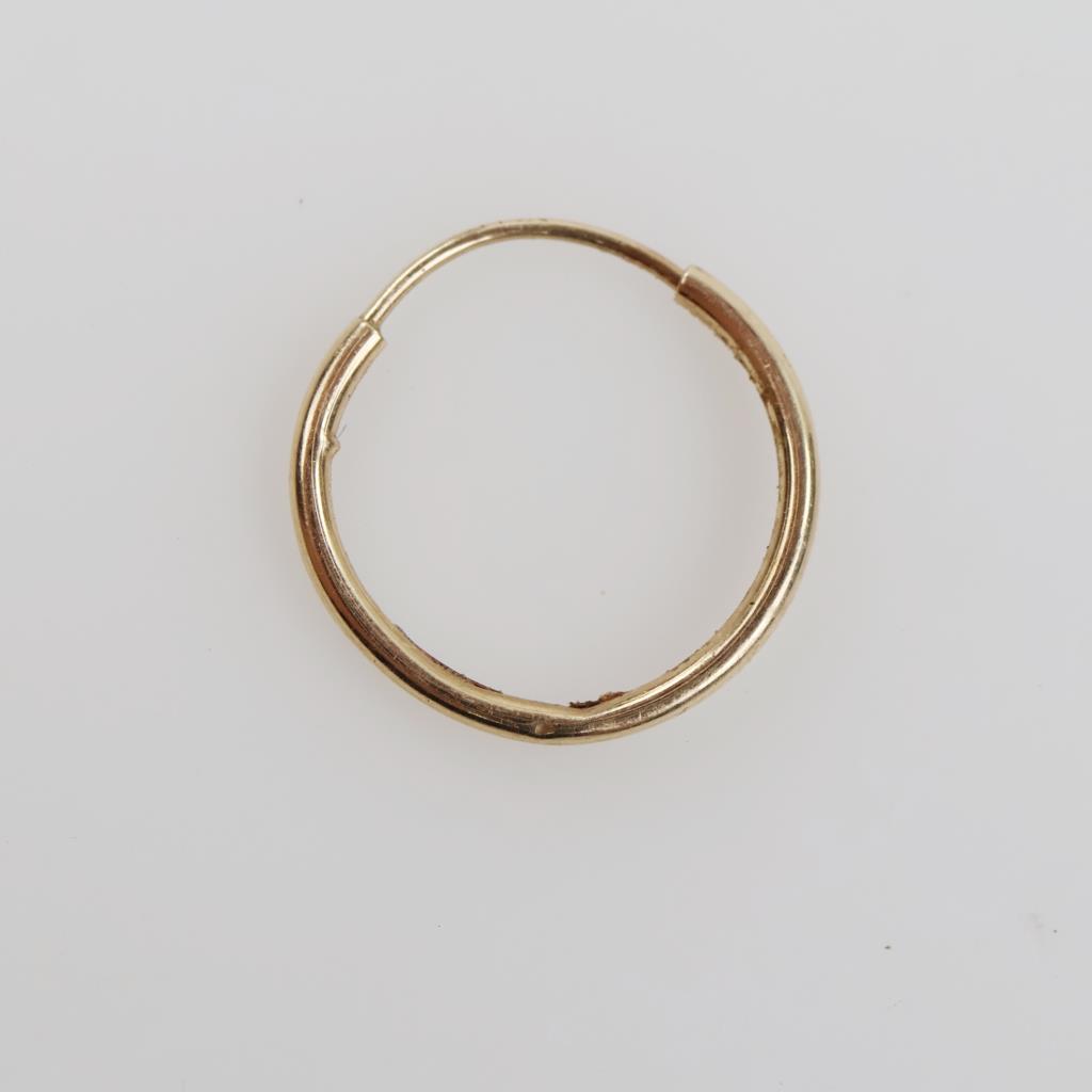 14kt Gold Hollow Hoop Earring